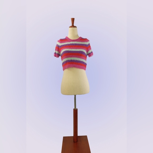 Kimchi Blue- NWOT -Striped Cropped Fuzzy  Short-Sleeve Top- Multiple Sizes - Picture 3 of 4
